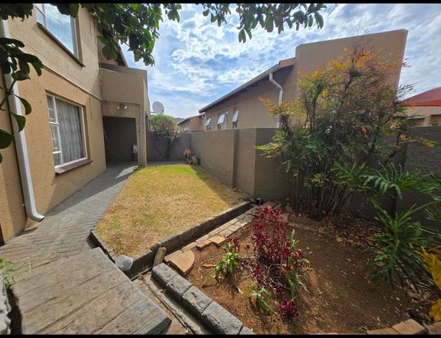 2 BEDROOM PROPERTY TO RENT IN MEYERSDAL